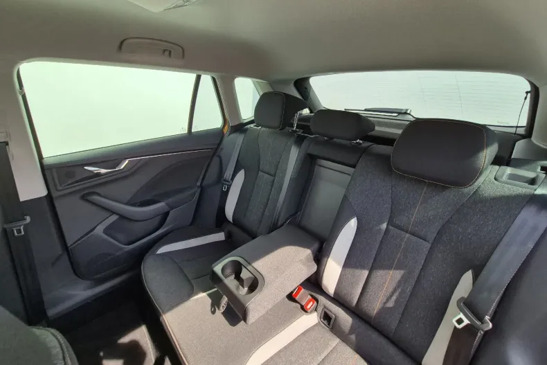 Skoda Kamiq din 2025 cu 16.734 km - oferta SKO235577 - foto 11
