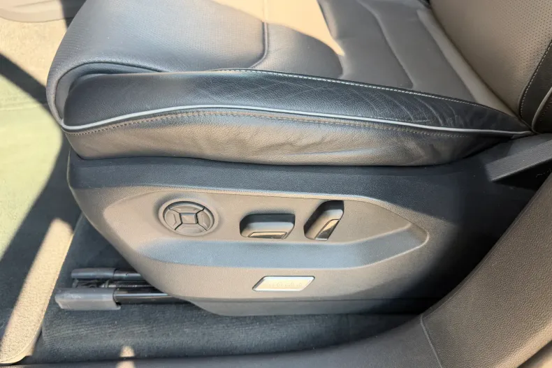 Volkswagen Touareg din 2023 cu 118.900 km - oferta VOL235582 - foto 12