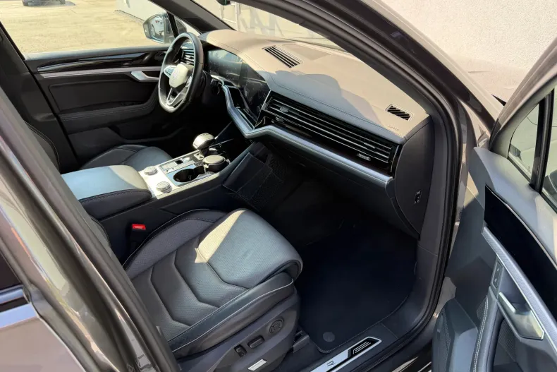 Volkswagen Touareg din 2023 cu 118.900 km - oferta VOL235582 - foto 24