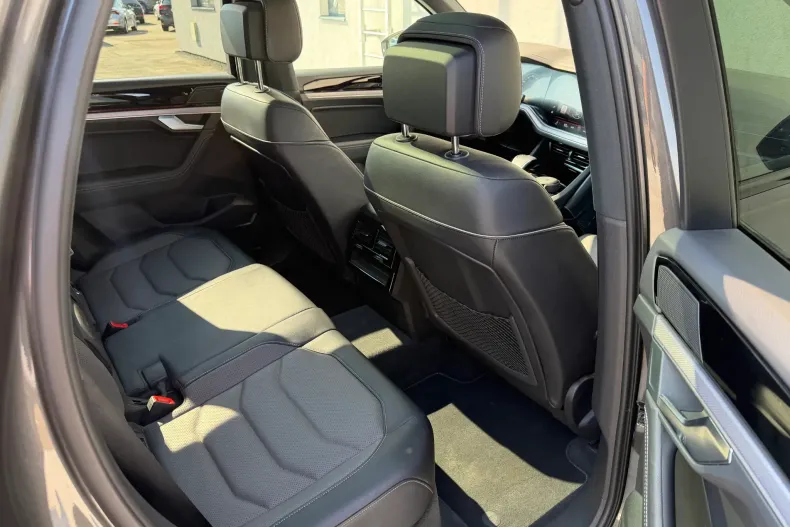 Volkswagen Touareg din 2023 cu 118.900 km - oferta VOL235582 - foto 26