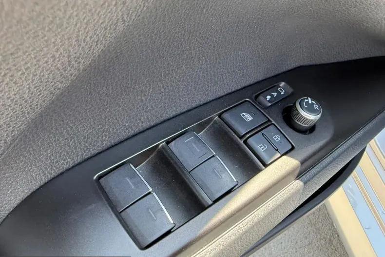 Toyota Camry din 2023 cu 53.477 km - oferta TOY235587 - foto 23