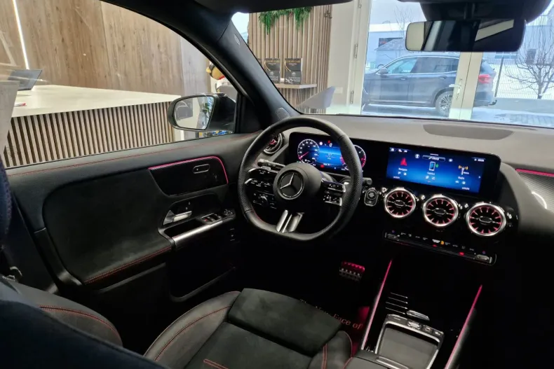 Mercedes-Benz GLA 200 (Clasa GLA) din 2025 cu 9.100 km - oferta MER235601 - foto 16