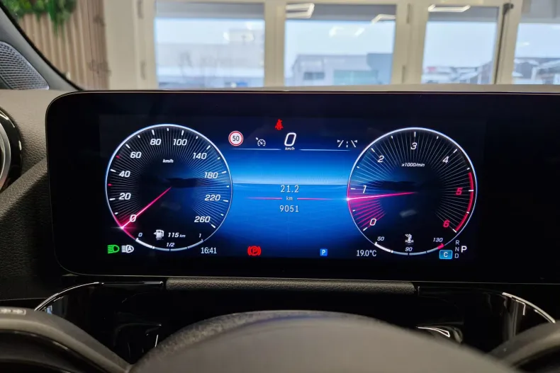 Mercedes-Benz GLA 200 (Clasa GLA) din 2025 cu 9.100 km - oferta MER235601 - foto 20