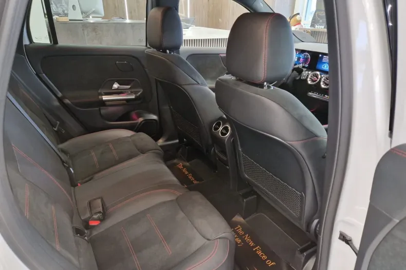 Mercedes-Benz GLA 200 (Clasa GLA) din 2025 cu 9.100 km - oferta MER235601 - foto 36