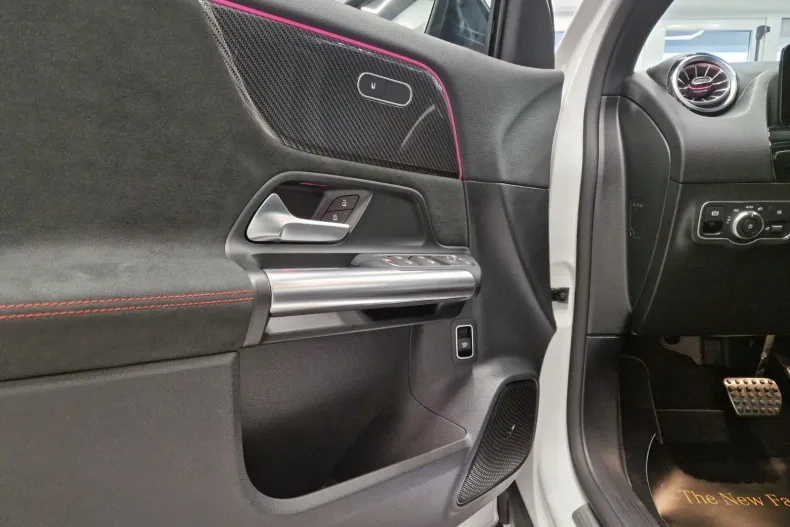 Mercedes-Benz GLA 200 (Clasa GLA) din 2025 cu 9.100 km - oferta MER235601 - foto 38