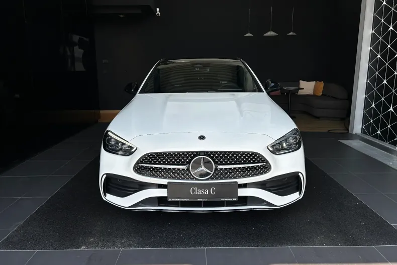 Mercedes-Benz C 300 (Clasa C) din 2026 cu 34 km - oferta MER235608 - foto 1