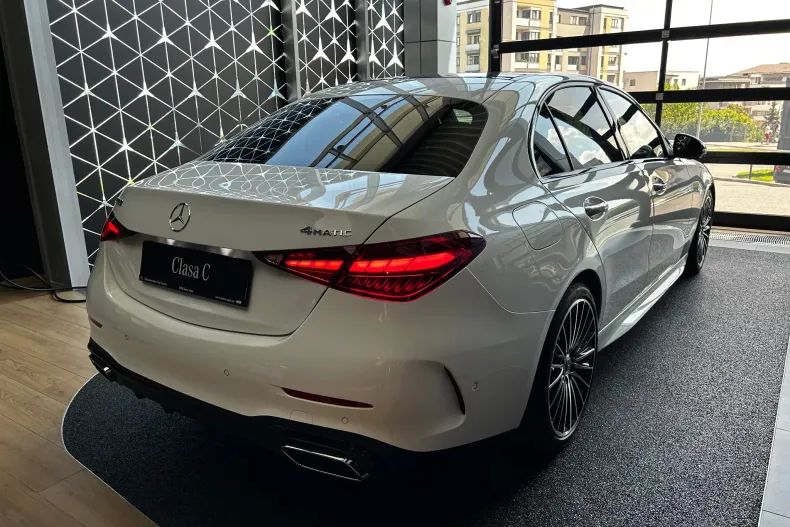 Mercedes-Benz C 300 (Clasa C) din 2026 cu 34 km - oferta MER235608 - foto 4