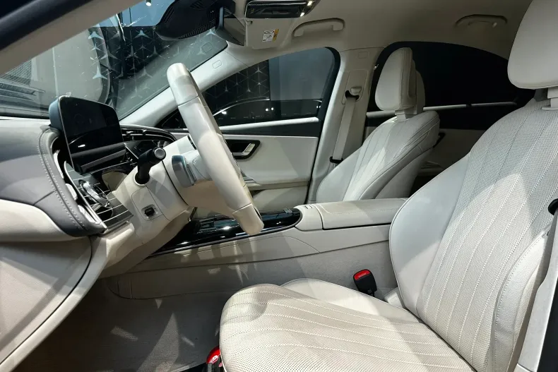 Mercedes-Benz E 200 (Clasa E) din 2025 cu 13.800 km - oferta MER235609 - foto 7