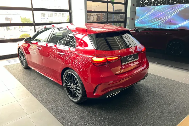 Mercedes-Benz A 200 (Clasa A) din 2024 cu 5.000 km - oferta MER235610 - foto 4