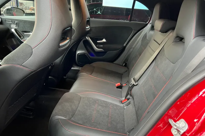 Mercedes-Benz A 200 (Clasa A) din 2024 cu 5.000 km - oferta MER235610 - foto 10