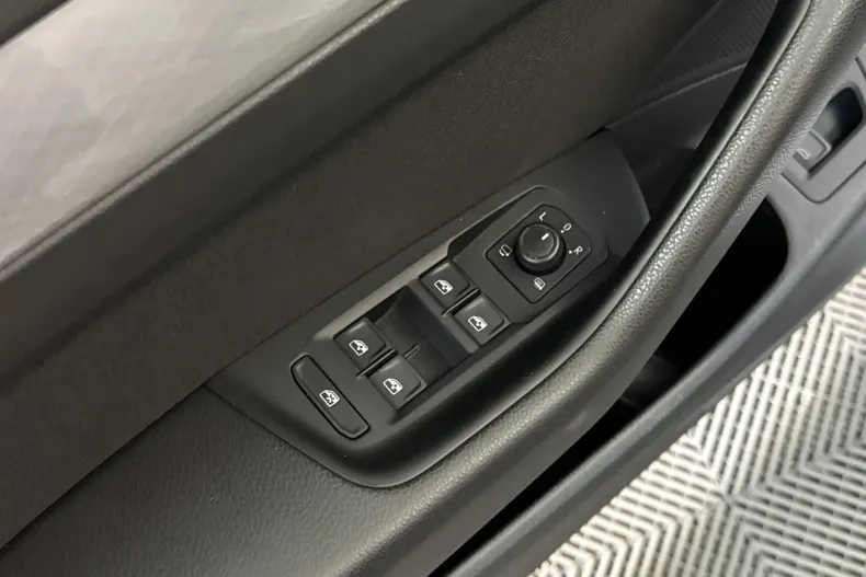 Volkswagen Passat din 2020 cu 93.122 km - oferta VOL235645 - foto 14