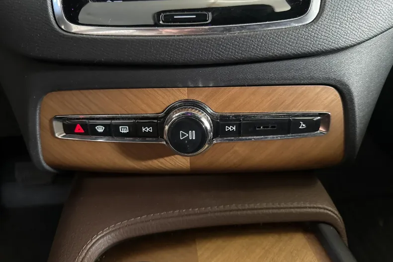 Volvo XC90 din 2021 cu 165.591 km - oferta VOL235659 - foto 18