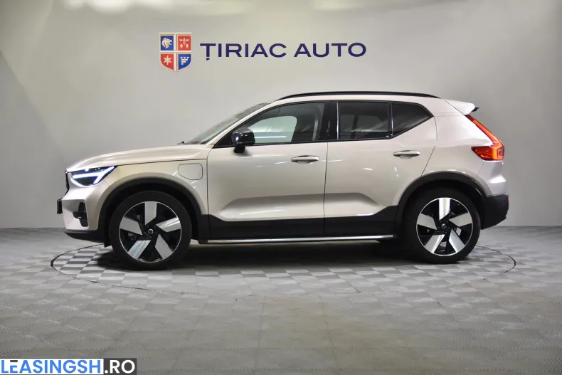 Volvo XC40 din 2023 cu 30.586 km - oferta VOL235687 - foto 2