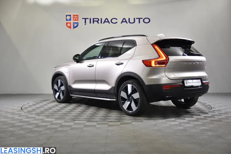 Volvo XC40 din 2023 cu 30.586 km - oferta VOL235687 - foto 3