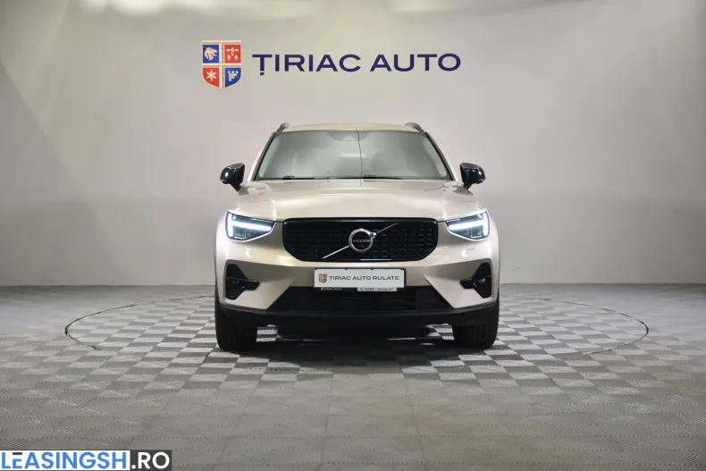 Volvo XC40 din 2023 cu 30.586 km - oferta VOL235687 - foto 8