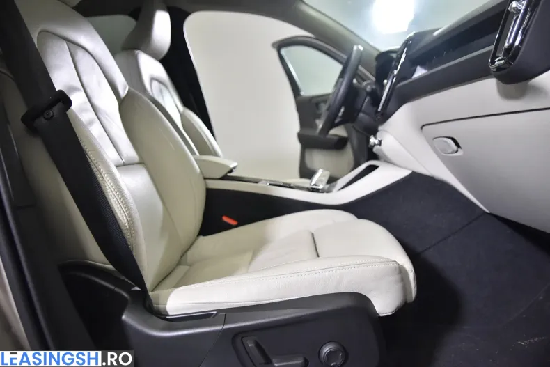 Volvo XC40 din 2023 cu 30.586 km - oferta VOL235687 - foto 11