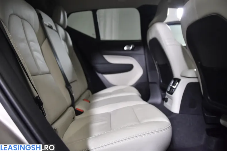 Volvo XC40 din 2023 cu 30.586 km - oferta VOL235687 - foto 12