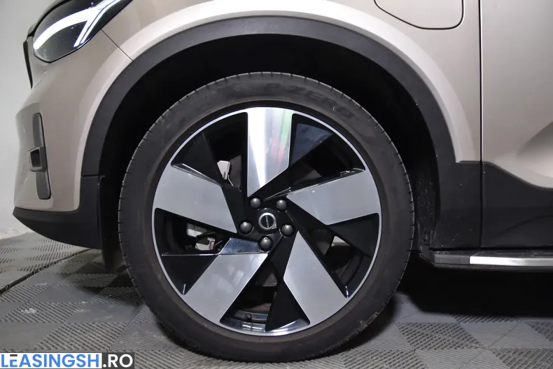 Volvo XC40 din 2023 cu 30.586 km - oferta VOL235687 - foto 13