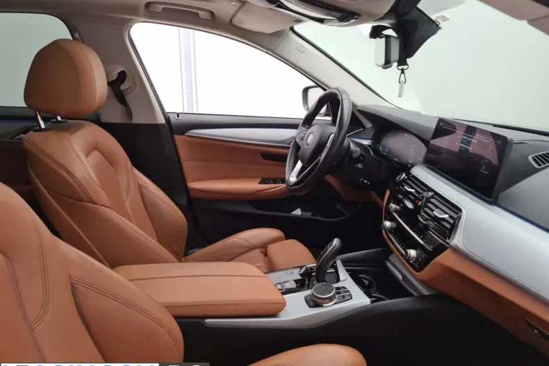BMW 530e (Seria 5) din 2022 cu 170.711 km - oferta BMW235698 - foto 3