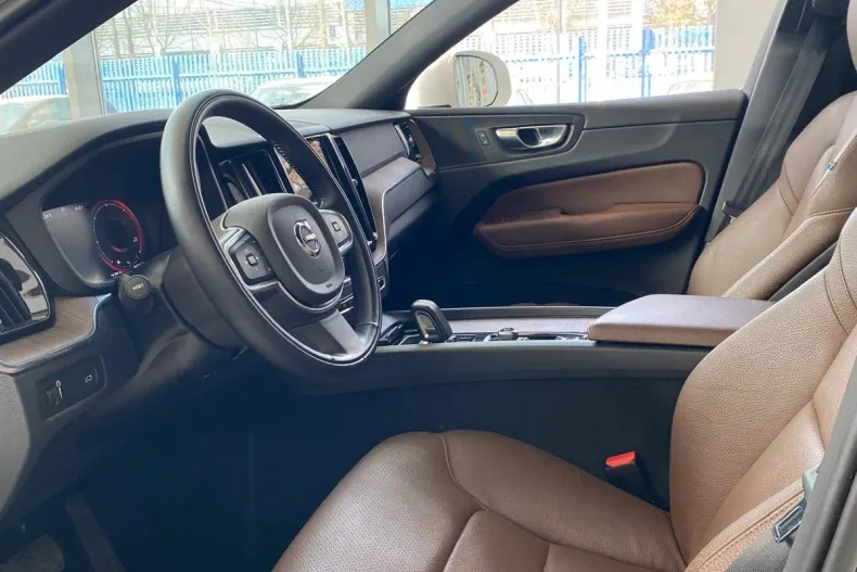 Volvo XC60 din 2021 cu 77.821 km - oferta VOL235712 - foto 13
