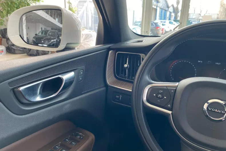Volvo XC60 din 2021 cu 77.821 km - oferta VOL235712 - foto 14