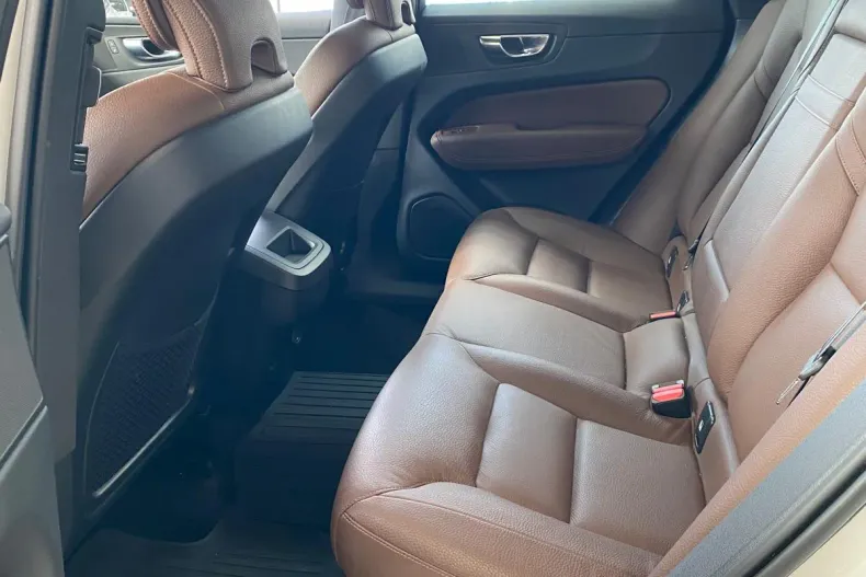 Volvo XC60 din 2021 cu 77.821 km - oferta VOL235712 - foto 19