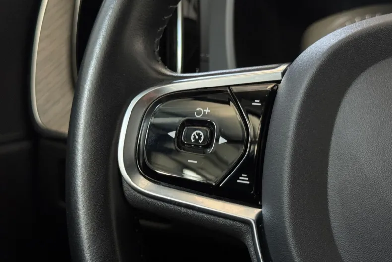 Volvo XC60 din 2020 cu 102.250 km - oferta VOL235760 - foto 11