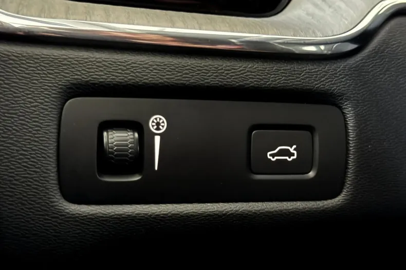 Volvo XC60 din 2020 cu 102.250 km - oferta VOL235760 - foto 15