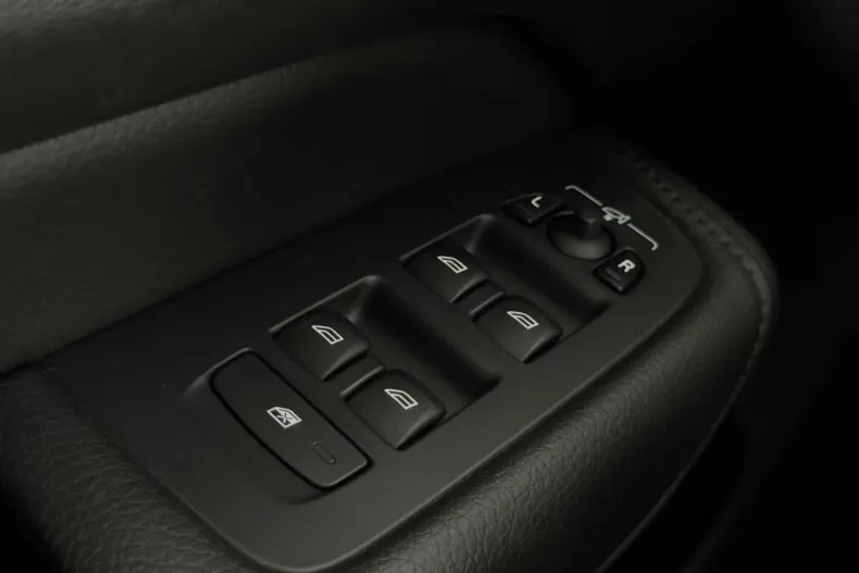 Volvo XC60 din 2020 cu 102.250 km - oferta VOL235760 - foto 16