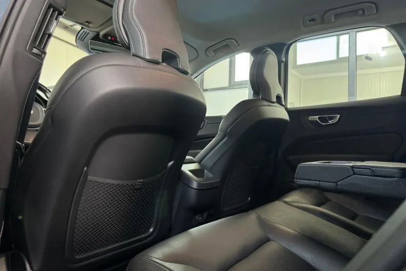 Volvo XC60 din 2020 cu 102.250 km - oferta VOL235760 - foto 26