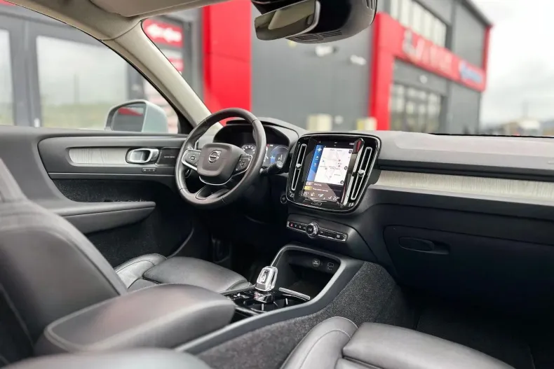 Volvo XC40 din 2021 cu 99.284 km - oferta VOL235761 - foto 3