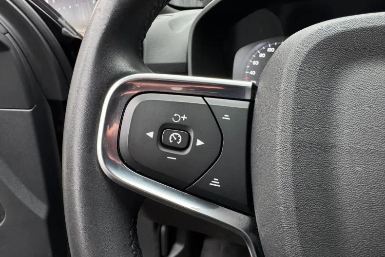 Volvo XC40 din 2021 cu 145.596 km - oferta VOL235763 - foto 13