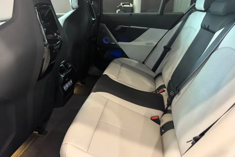 BMW M5 (Seria 5) din 2026 cu 1 km - oferta BMW235785 - foto 13