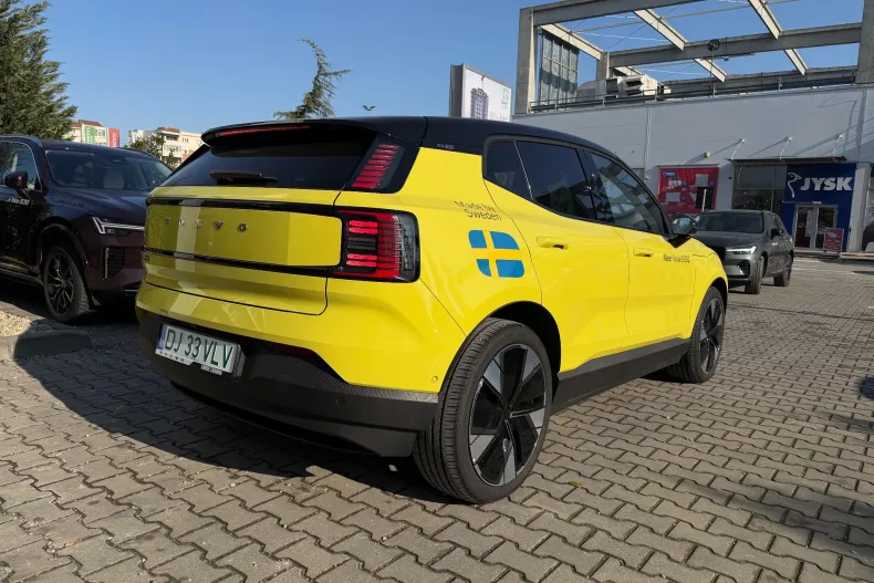 Volvo EX30 din 2025 cu 1.989 km - oferta VOL235790 - foto 4