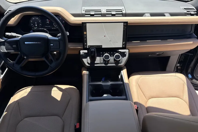 Land Rover Defender din 2025 cu 1.800 km - oferta LAN235792 - foto 9