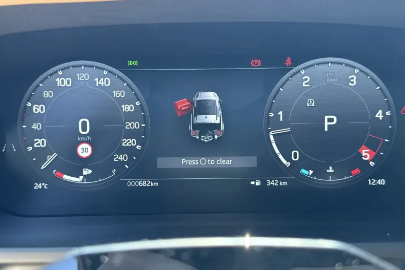 Land Rover Defender din 2025 cu 1.800 km - oferta LAN235792 - foto 10