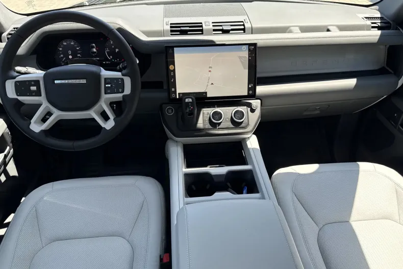 Land Rover Defender din 2025 cu 4.500 km - oferta LAN235793 - foto 9