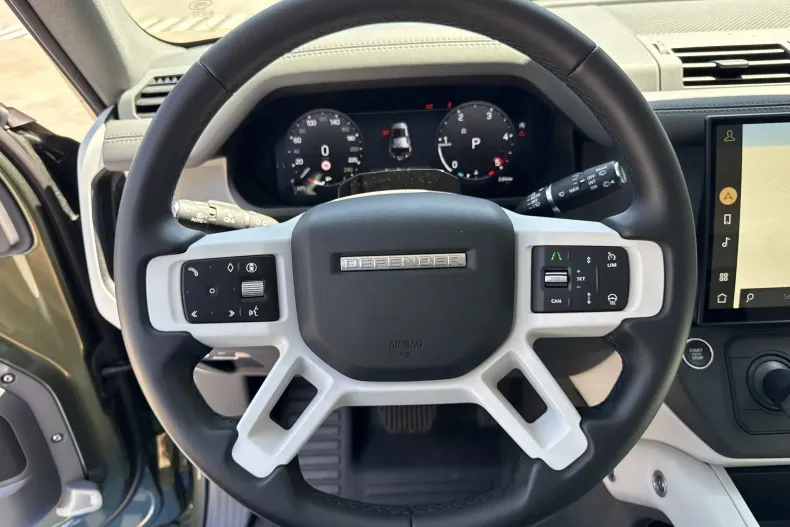 Land Rover Defender din 2025 cu 4.500 km - oferta LAN235793 - foto 14