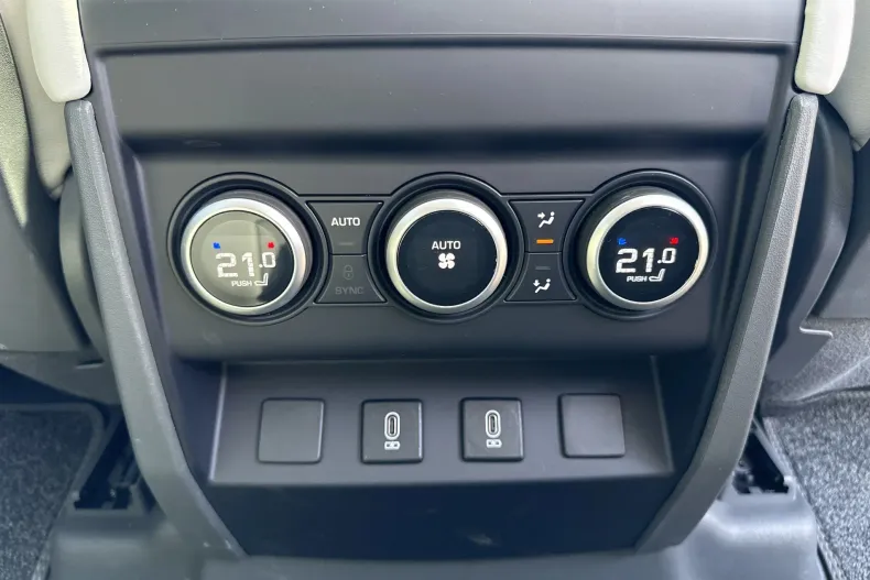 Land Rover Defender din 2025 cu 4.500 km - oferta LAN235793 - foto 21