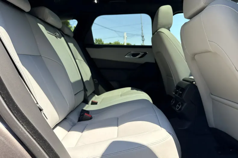 Land Rover Range Rover Velar din 2025 cu 1.858 km - oferta LAN235796 - foto 12
