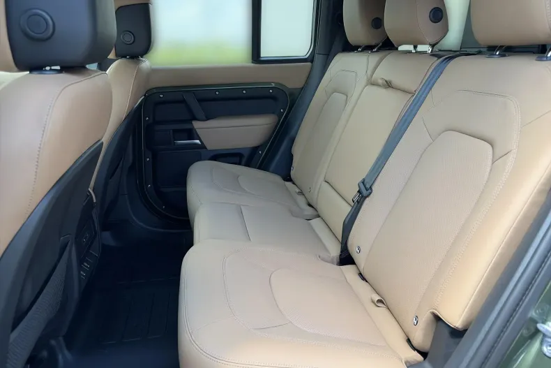 Land Rover Defender din 2025 cu 175 km - oferta LAN235797 - foto 6