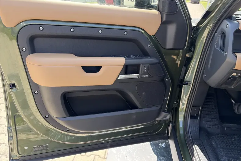 Land Rover Defender din 2025 cu 175 km - oferta LAN235797 - foto 11