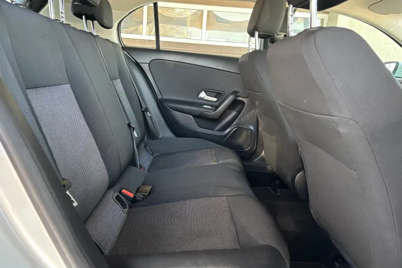 Mercedes-Benz A 180 (Clasa A) din 2020 cu 124.000 km - oferta MER235798 - foto 17