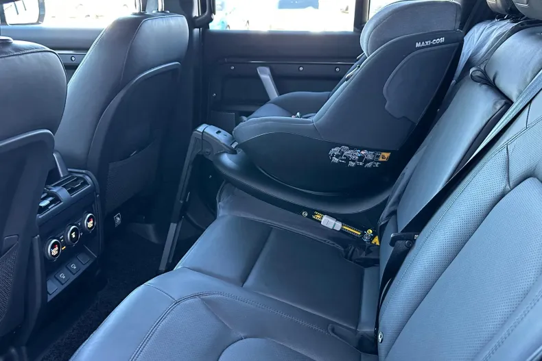 Land Rover Defender din 2024 cu 9.900 km - oferta LAN235801 - foto 8