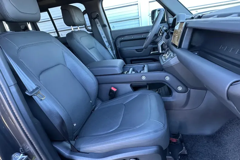 Land Rover Defender din 2024 cu 9.900 km - oferta LAN235801 - foto 12