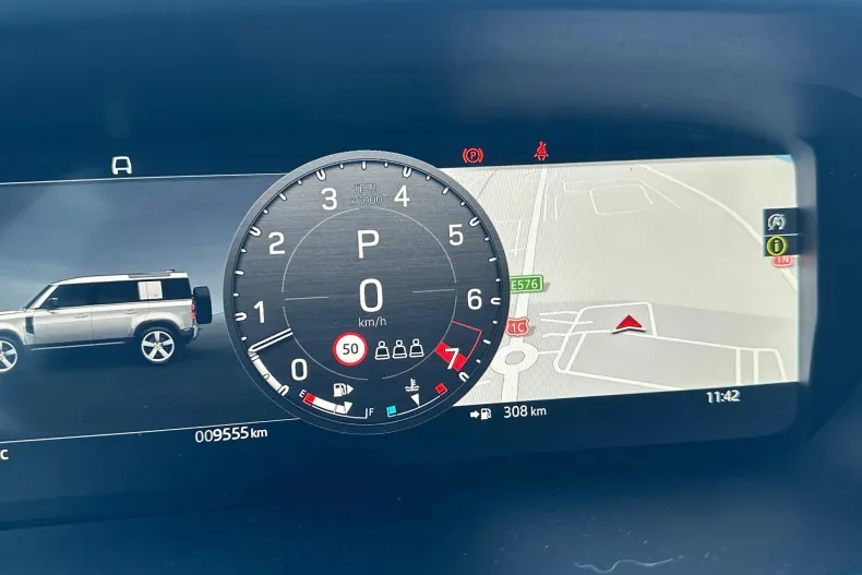 Land Rover Defender din 2024 cu 9.900 km - oferta LAN235801 - foto 15