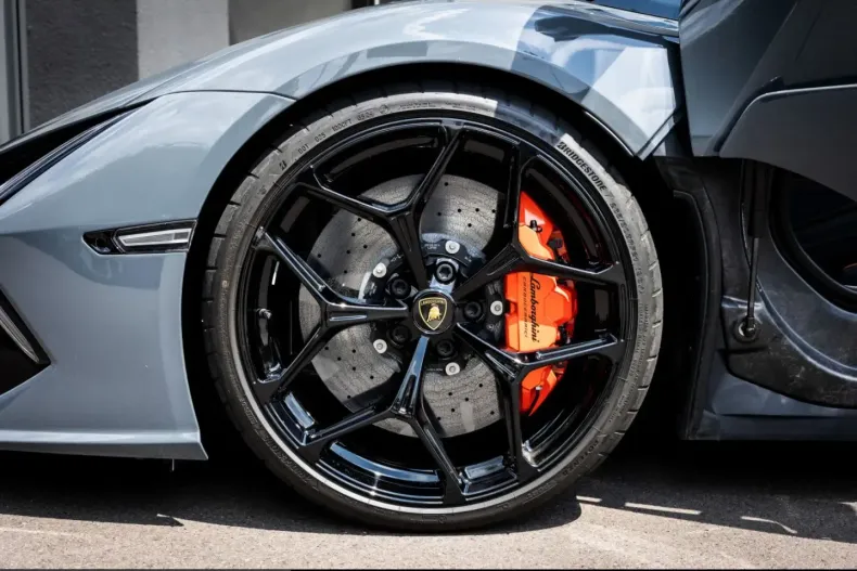 Lamborghini Revuelto din 2025 cu 5.397 km - oferta LAM235882 - foto 8