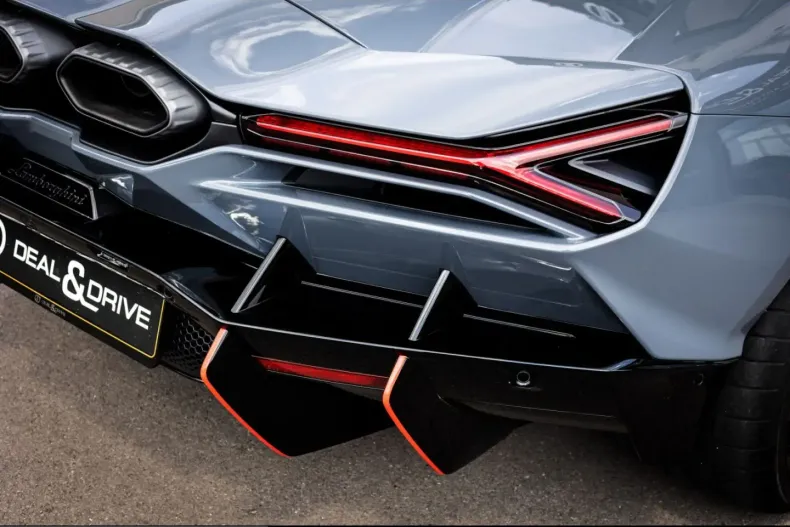 Lamborghini Revuelto din 2025 cu 5.397 km - oferta LAM235882 - foto 17