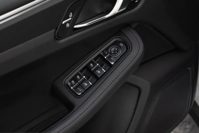 Porsche Macan din 2022 cu 45.300 km - oferta POR235894 - foto 20