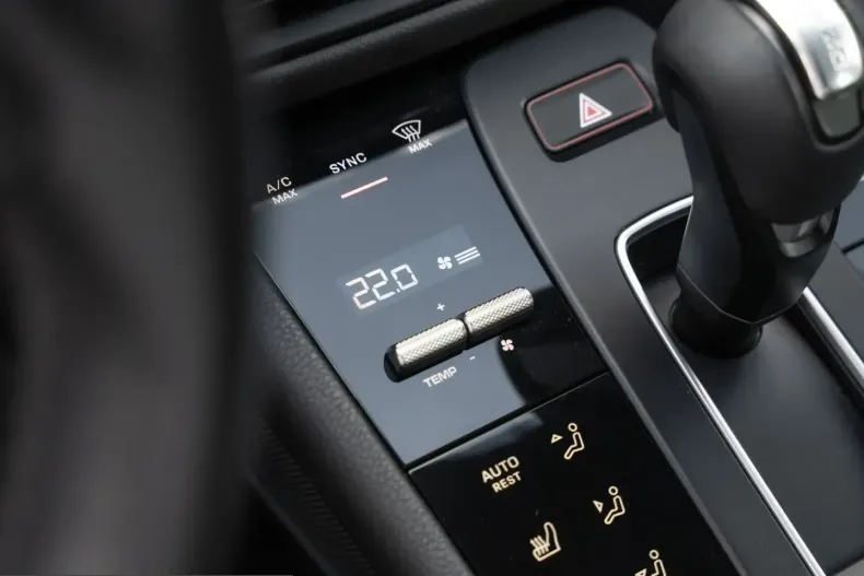 Porsche Macan din 2022 cu 45.300 km - oferta POR235894 - foto 33